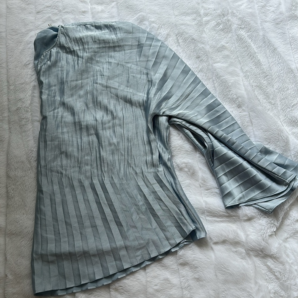 - Vince Long Sleeve Pleated V-Neck Blouse - Picture 5 of 7
